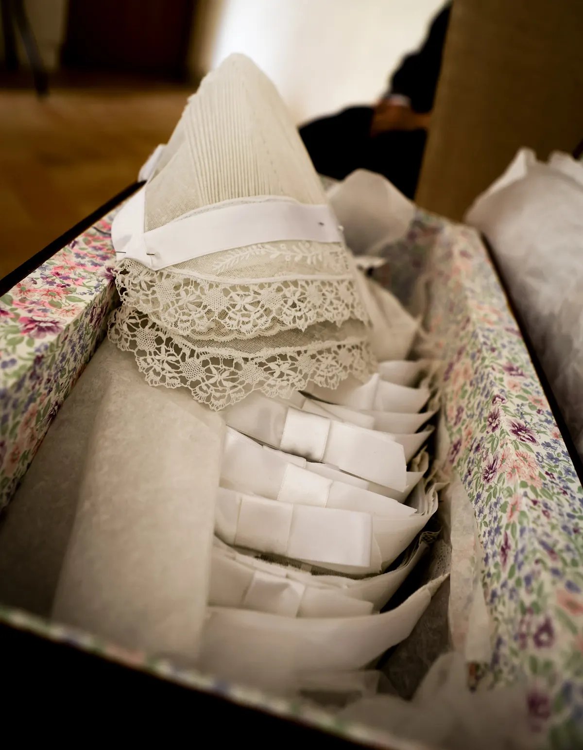 Dentelle et broderie d'un costume du Pays d'Ancenis